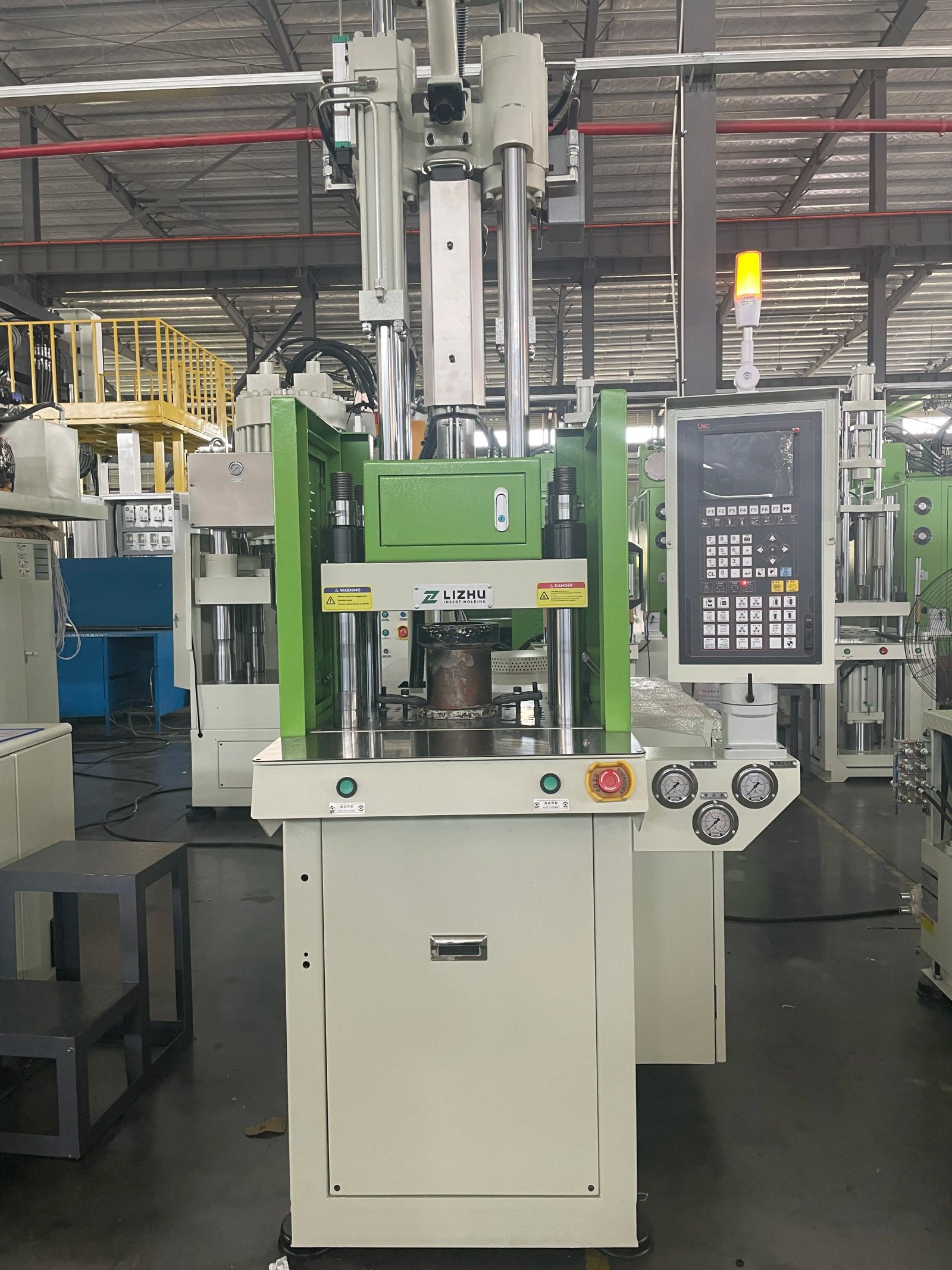 45 Ton Insert Kalıplama Dikey Enjeksiyon Makinesi